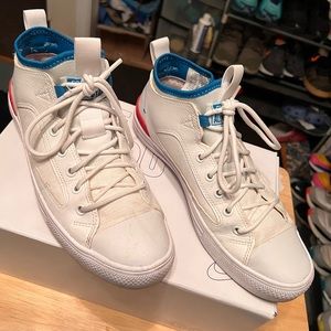 Converse Lightweight Sneakers